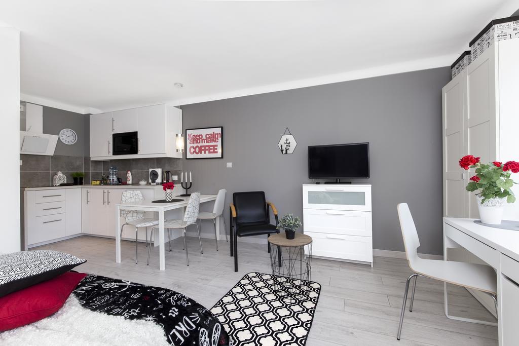 Warsawrent Hit Apartments Bagian luar foto