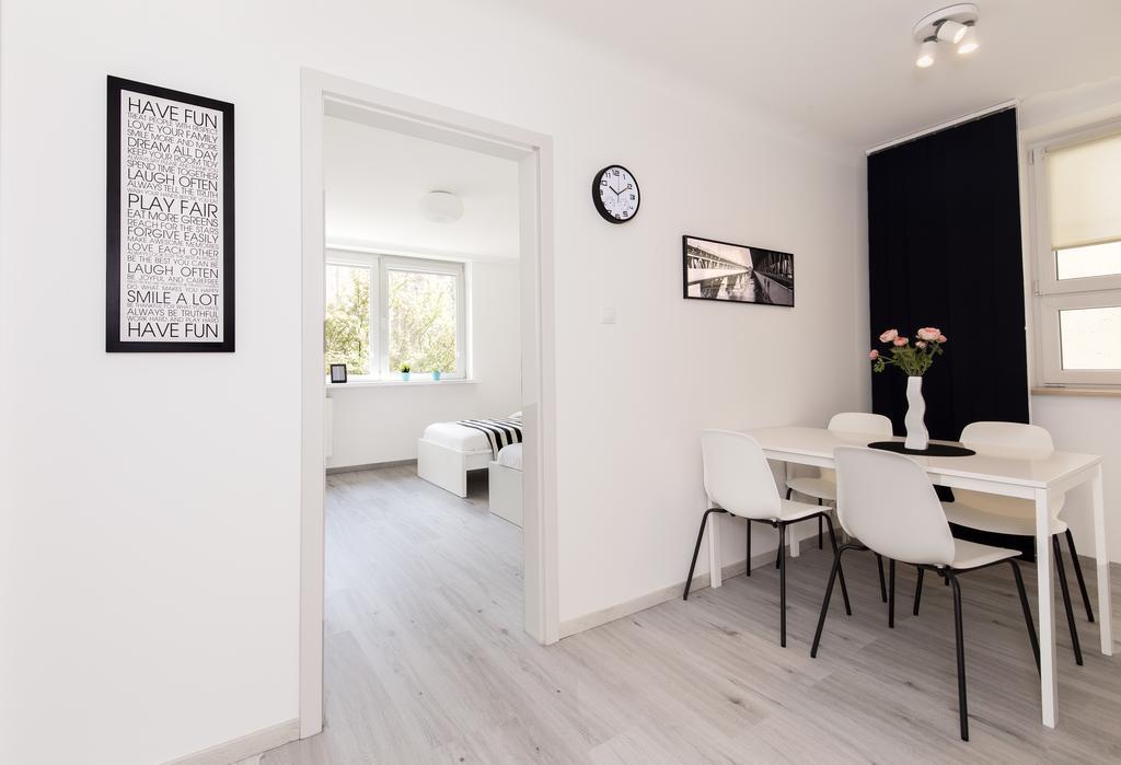 Warsawrent Hit Apartments Bagian luar foto
